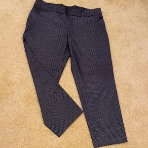 Terra & Sky pull on pant in black w/ gray/white print. Women’s size 2X average